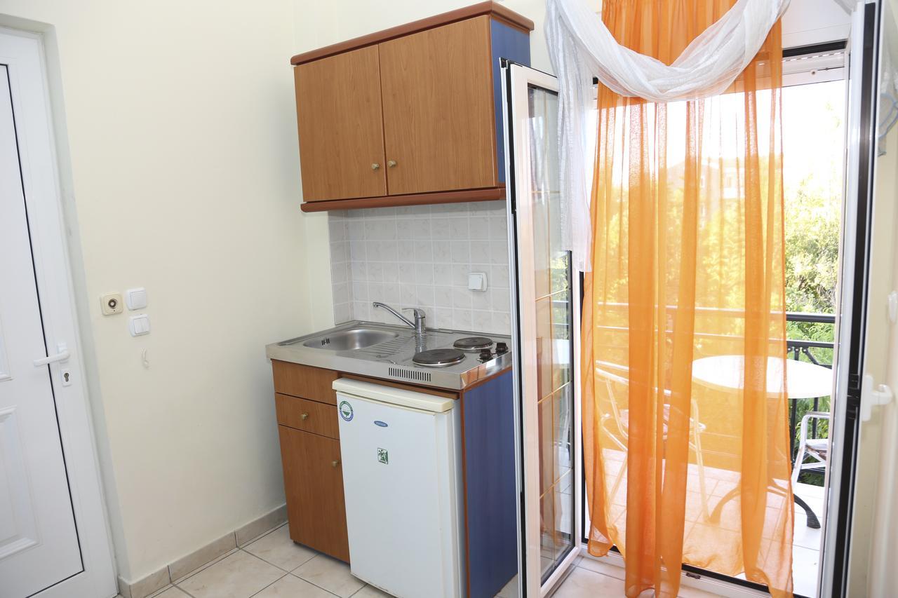 Coral Hotel Plomari Екстер'єр фото